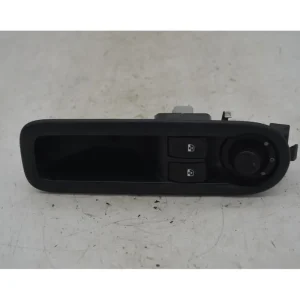 Acquista Ora Pulsantiera Alzacristalli Anteriore SX Renault Twingo Dal 2007 al 2011 Cod 8200356515