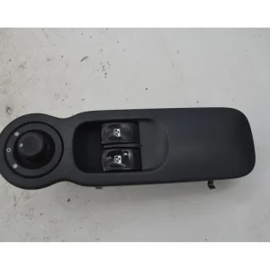 A Buon Prezzo Pulsantiera Alzacristalli Anteriore SX Renault Modus Dal 2004 al 2008 Cod 7701058146