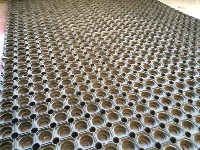 Super Prezzo Zerbini in gomma SBR con fori passanti antiscivolo 22mm